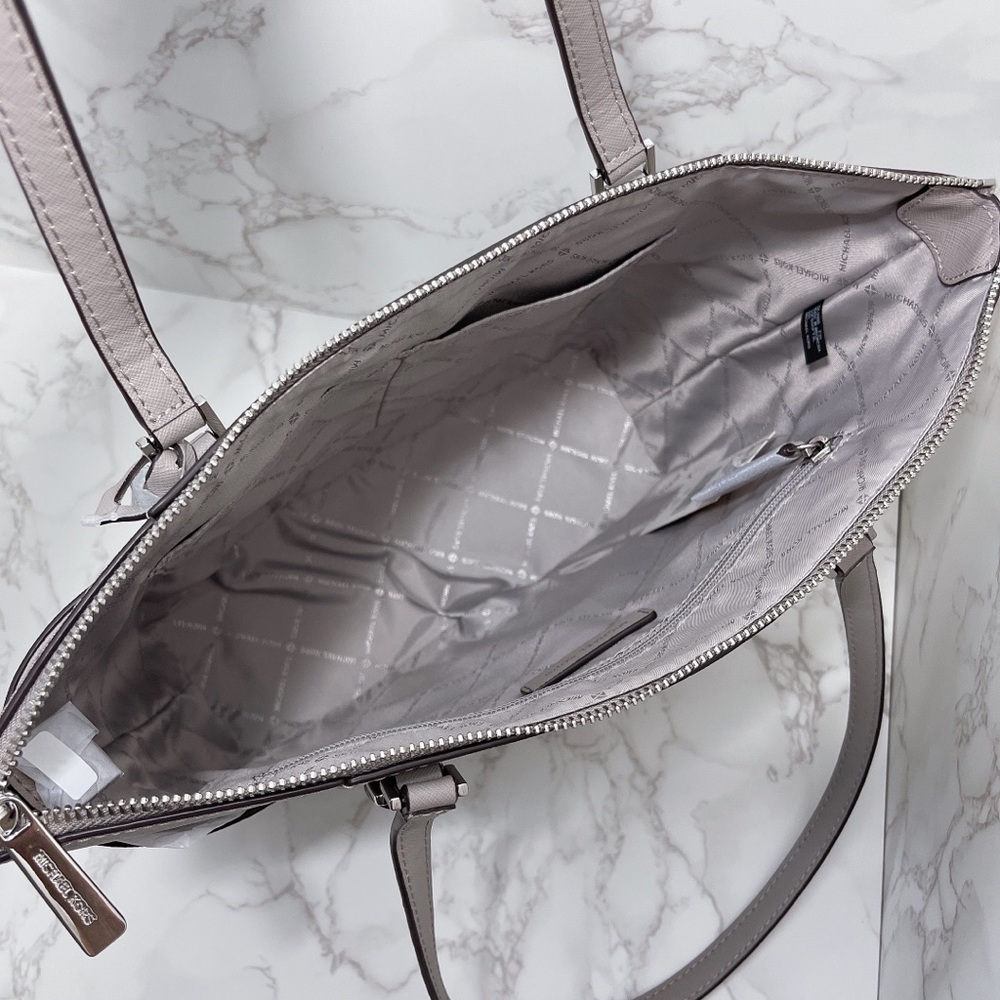 Michael Kors Charlotte Large Top Zip Tote Set - Picture 7 of 15